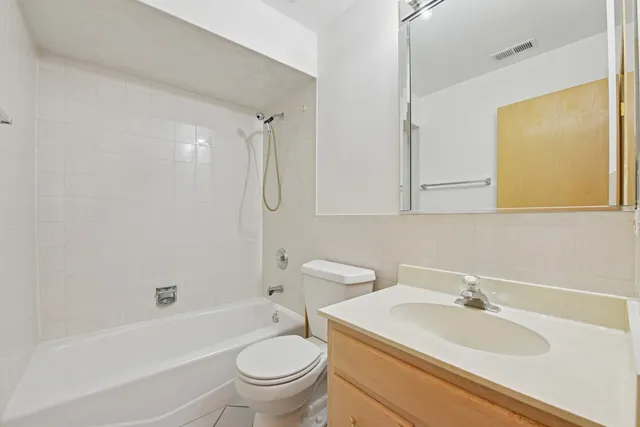 $259,000 | 5413 North Milwaukee Avenue, Unit 3B, Chicago, IL 60630