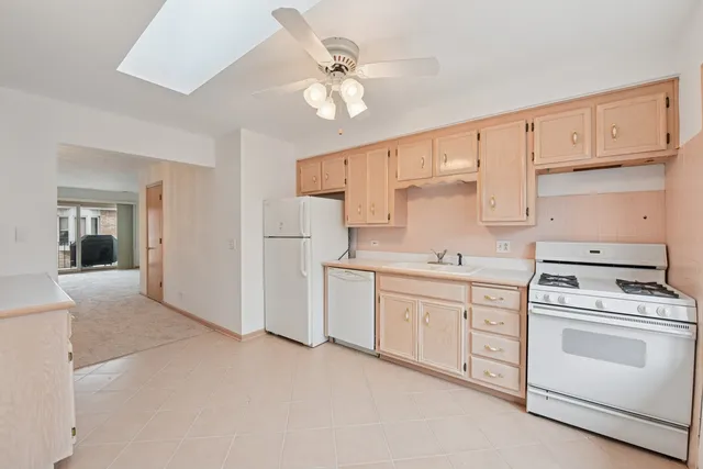 $259,000 | 5413 North Milwaukee Avenue, Unit 3B, Chicago, IL 60630