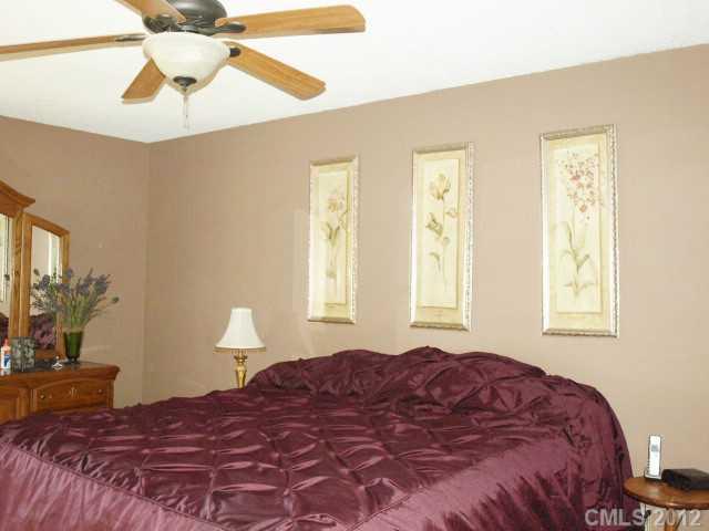 11614 Pump Station Road Charlotte, NC 28216 - Photo 9 of 16 Gallery Image 9