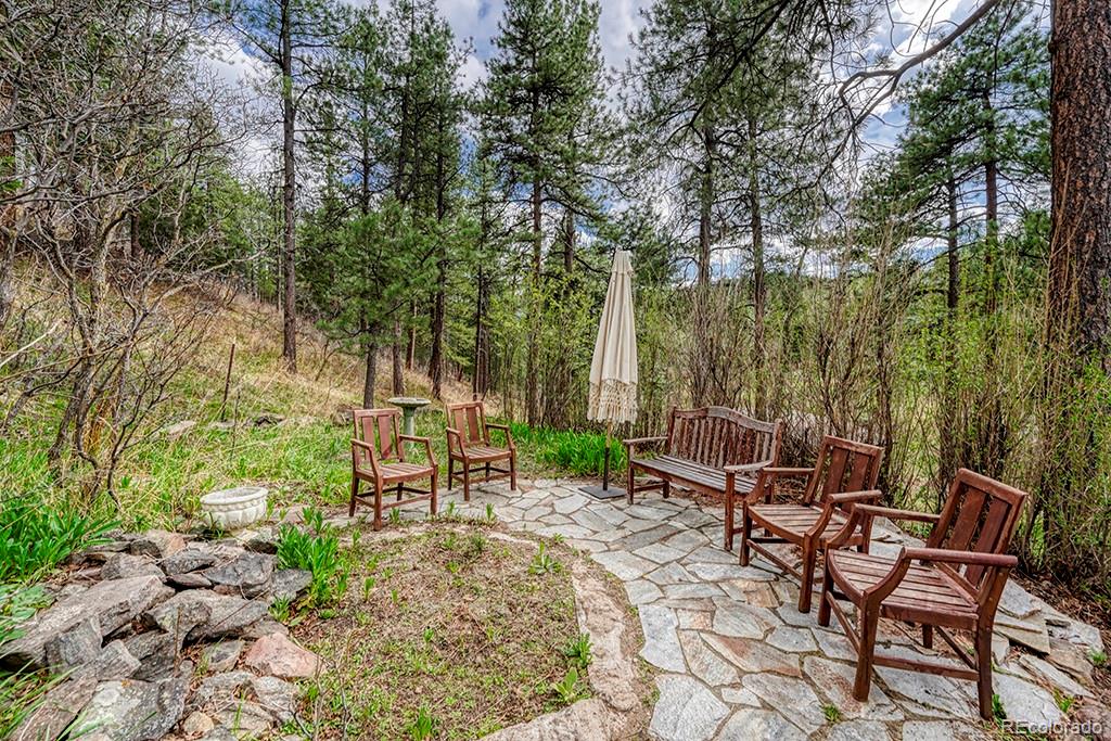 9088 South Murphy Gulch Road Littleton, CO 80127 - Photo 13 of 50 a view of a bench in a backyard