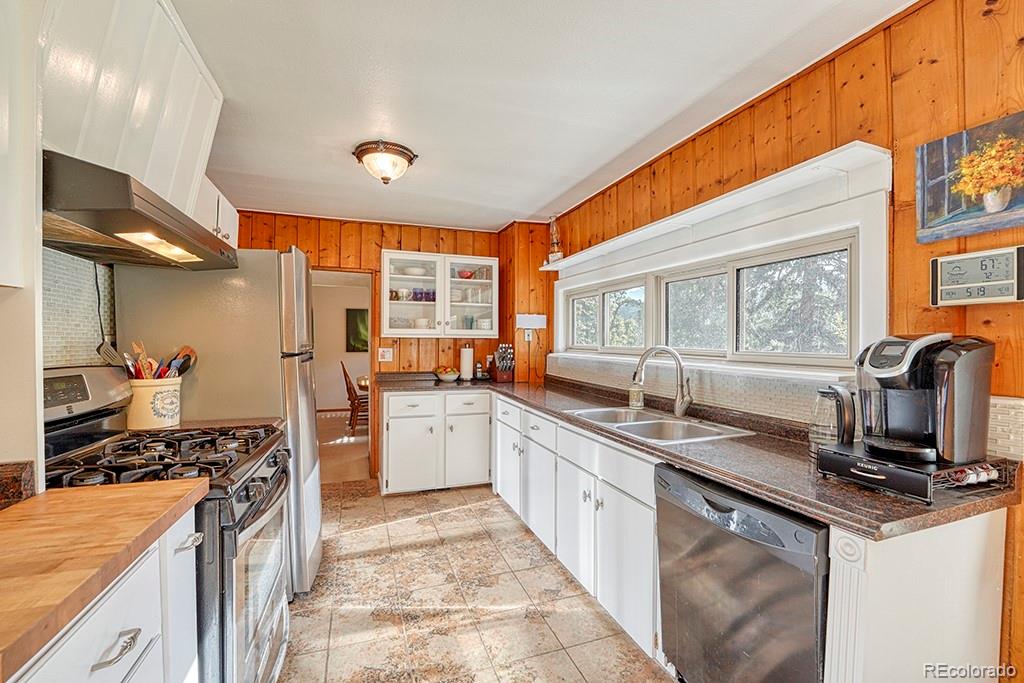 9088 South Murphy Gulch Road Littleton, CO 80127 - Photo 36 of 50 a kitchen with stainless steel appliances granite countertop a stove a sink and a refrigerator