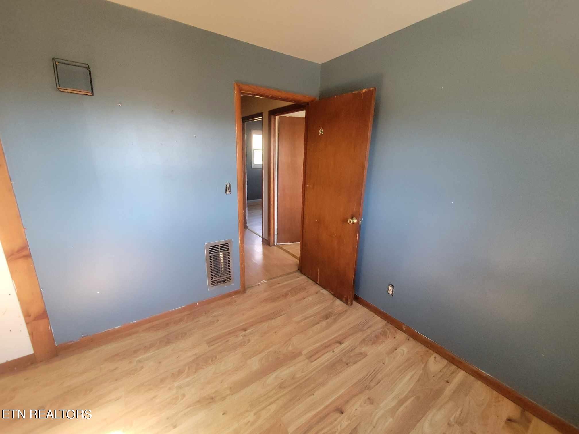 1751 Eldridge Loop Crossville, TN 38571 - Photo 25 of 35 a view of a big room with closet and mirror