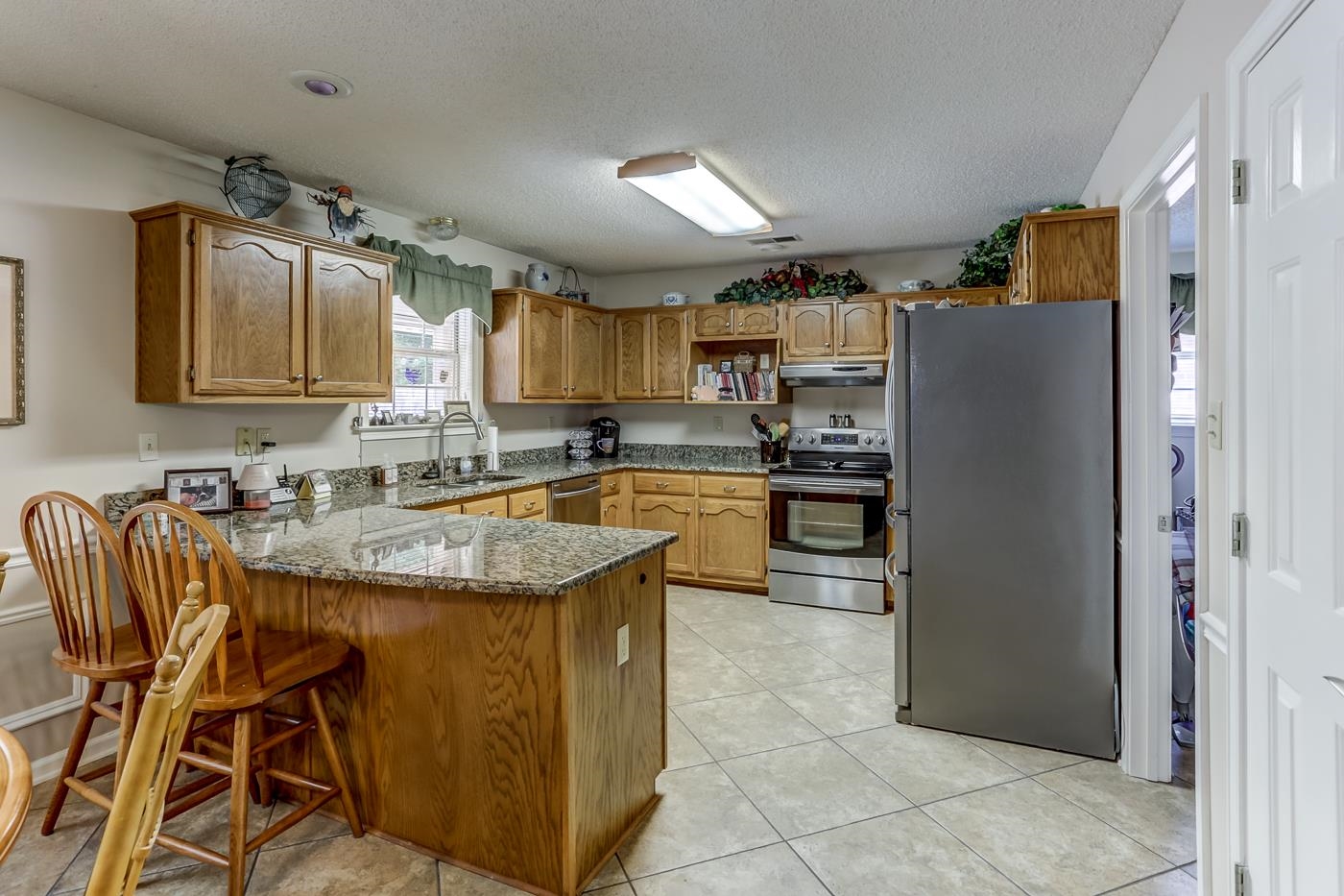 1091 Sugar Lane Collierville, TN 38017 - Photo 11 of 25 a kitchen with kitchen island a sink counter top space appliances and cabinets