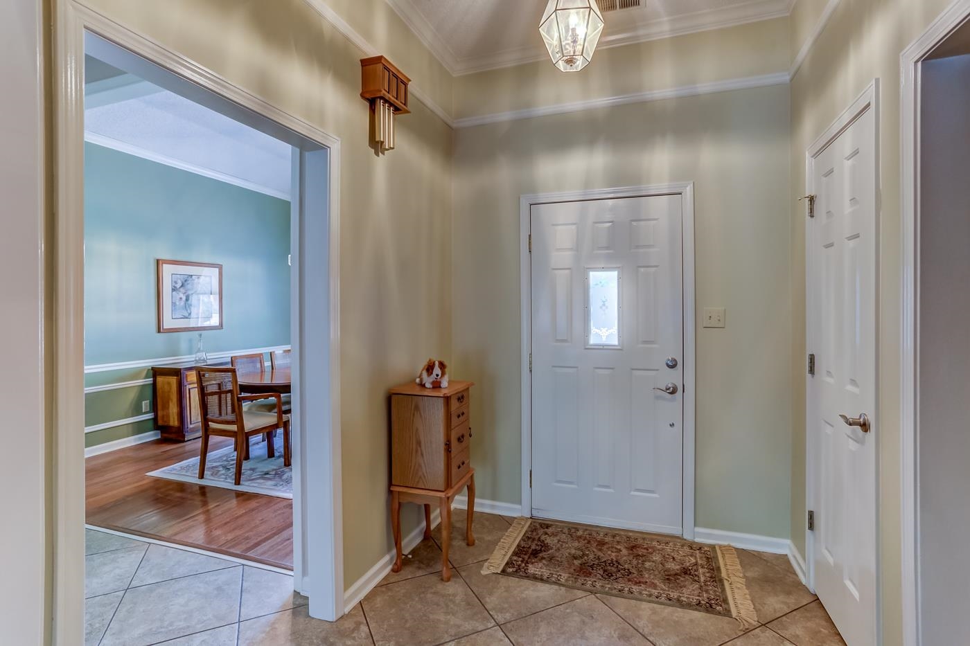 1091 Sugar Lane Collierville, TN 38017 - Photo 5 of 25 a view of a livingroom with elevator