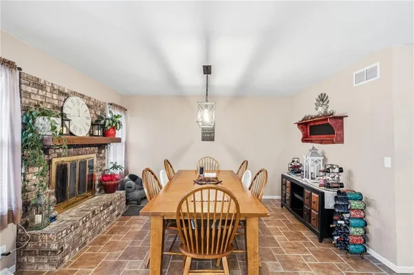 $270,000 | 430 Chestnut Drive, Marshall, MO 65340