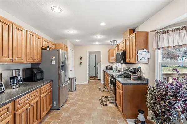 $270,000 | 430 Chestnut Drive, Marshall, MO 65340