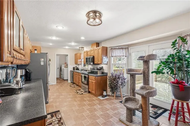 $275,000 | 430 Chestnut Drive, Marshall, MO 65340