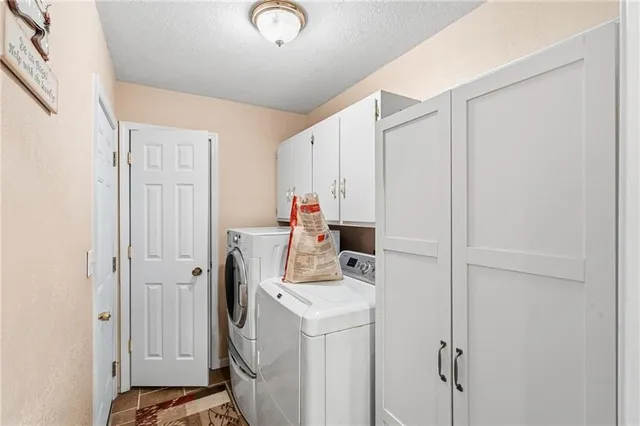 $275,000 | 430 Chestnut Drive, Marshall, MO 65340