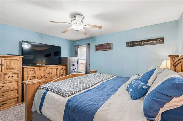 $275,000 | 430 Chestnut Drive, Marshall, MO 65340