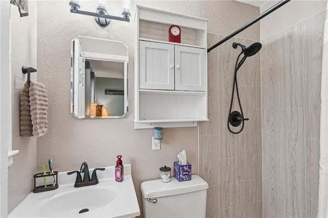 $275,000 | 430 Chestnut Drive, Marshall, MO 65340