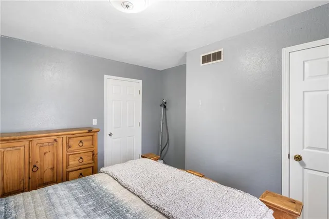 $275,000 | 430 Chestnut Drive, Marshall, MO 65340