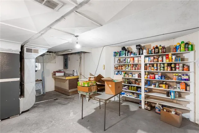 $275,000 | 430 Chestnut Drive, Marshall, MO 65340