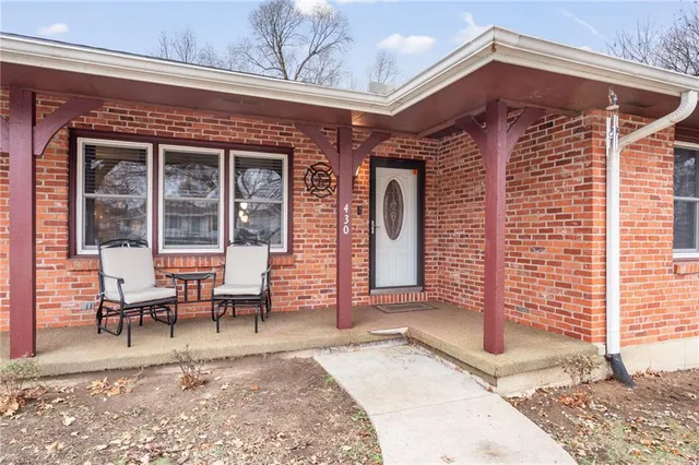 $275,000 | 430 Chestnut Drive, Marshall, MO 65340