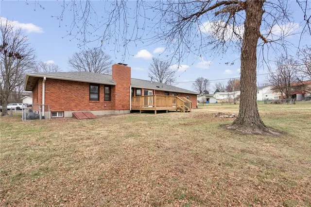 $275,000 | 430 Chestnut Drive, Marshall, MO 65340