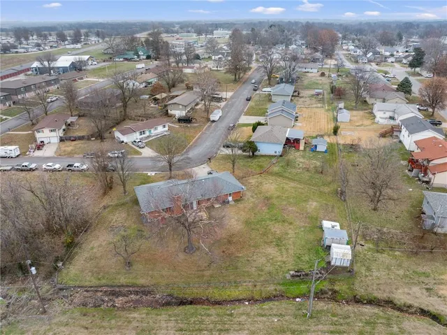 $275,000 | 430 Chestnut Drive, Marshall, MO 65340