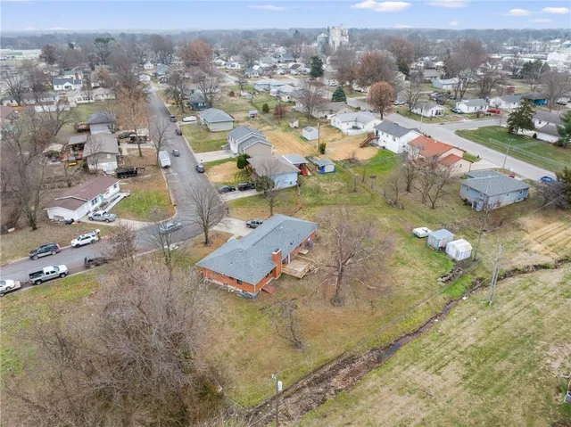 $275,000 | 430 Chestnut Drive, Marshall, MO 65340