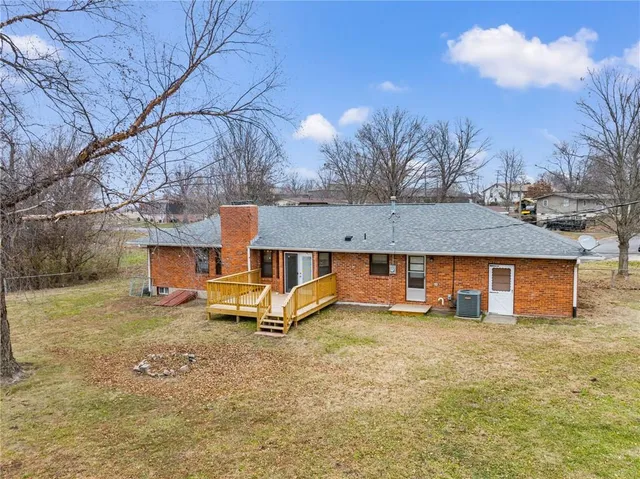 $275,000 | 430 Chestnut Drive, Marshall, MO 65340