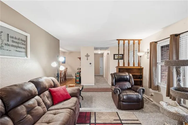 $275,000 | 430 Chestnut Drive, Marshall, MO 65340