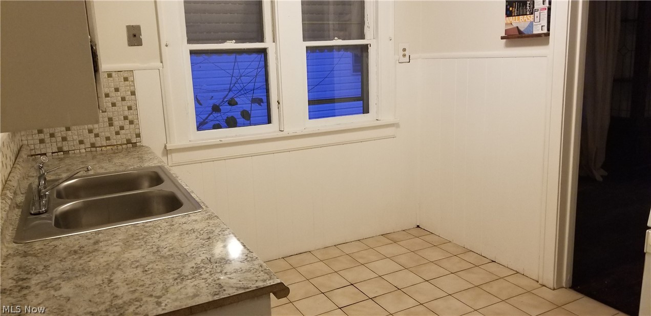 5224 Roseside Avenue Parma, OH 44134 - Photo 10 of 35