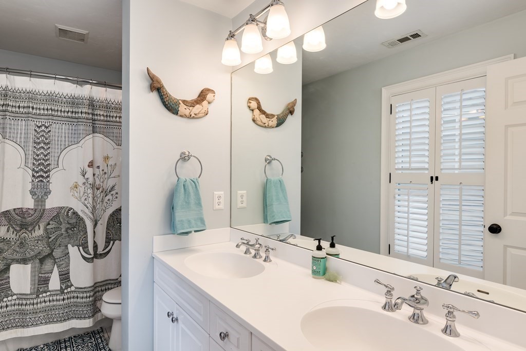 15 Meadowbrook Road, Unit 15 Brookline, MA 02467 - Photo 20 of 38 Gallery Image 20