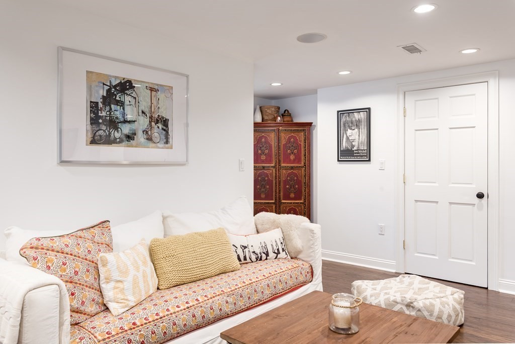 15 Meadowbrook Road, Unit 15 Brookline, MA 02467 - Photo 23 of 38 Gallery Image 23