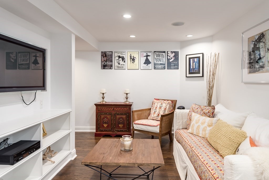 15 Meadowbrook Road, Unit 15 Brookline, MA 02467 - Photo 24 of 38 Gallery Image 24