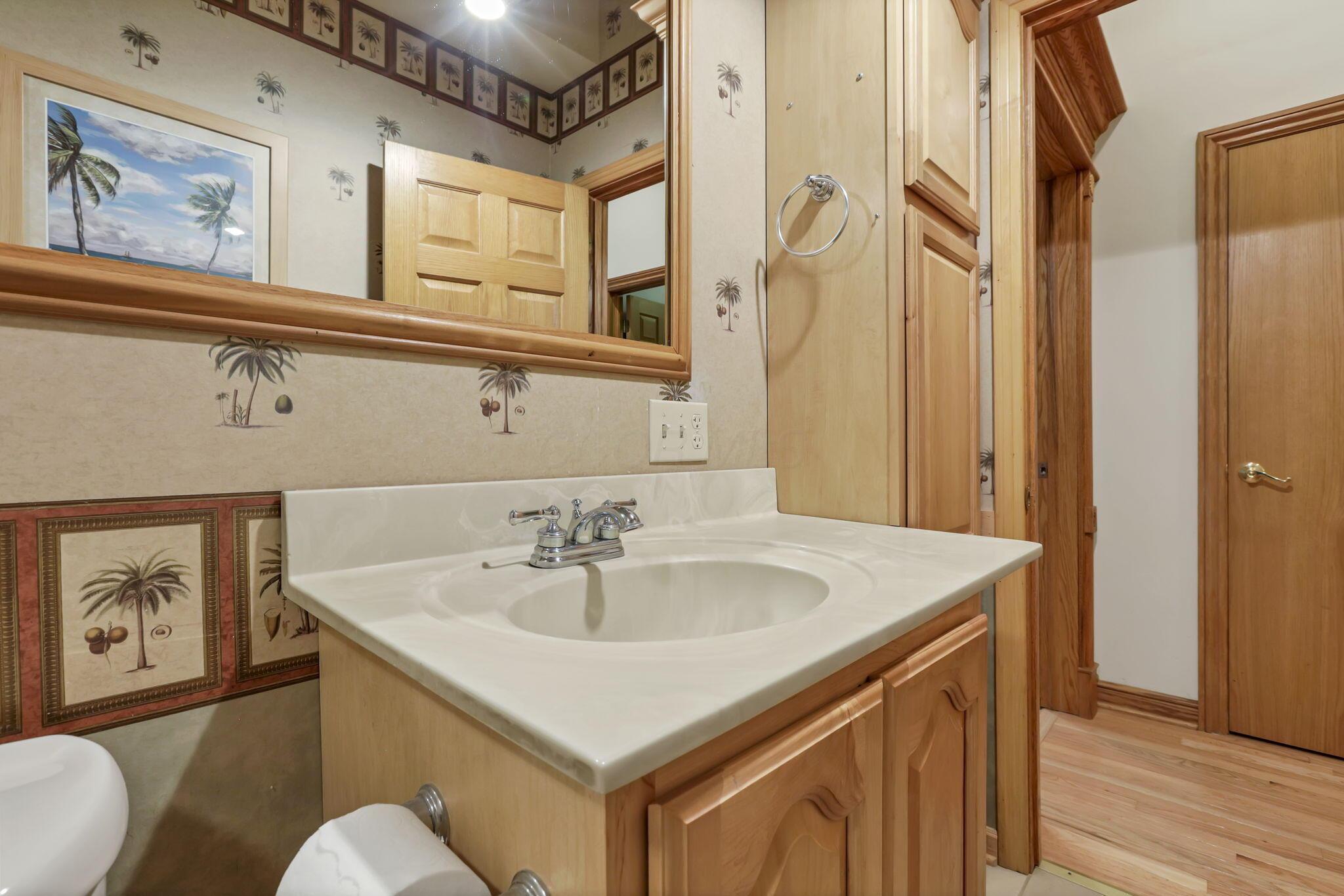 4655 Hayes Road Groveport, OH 43125 - Photo 29 of 85 vanity