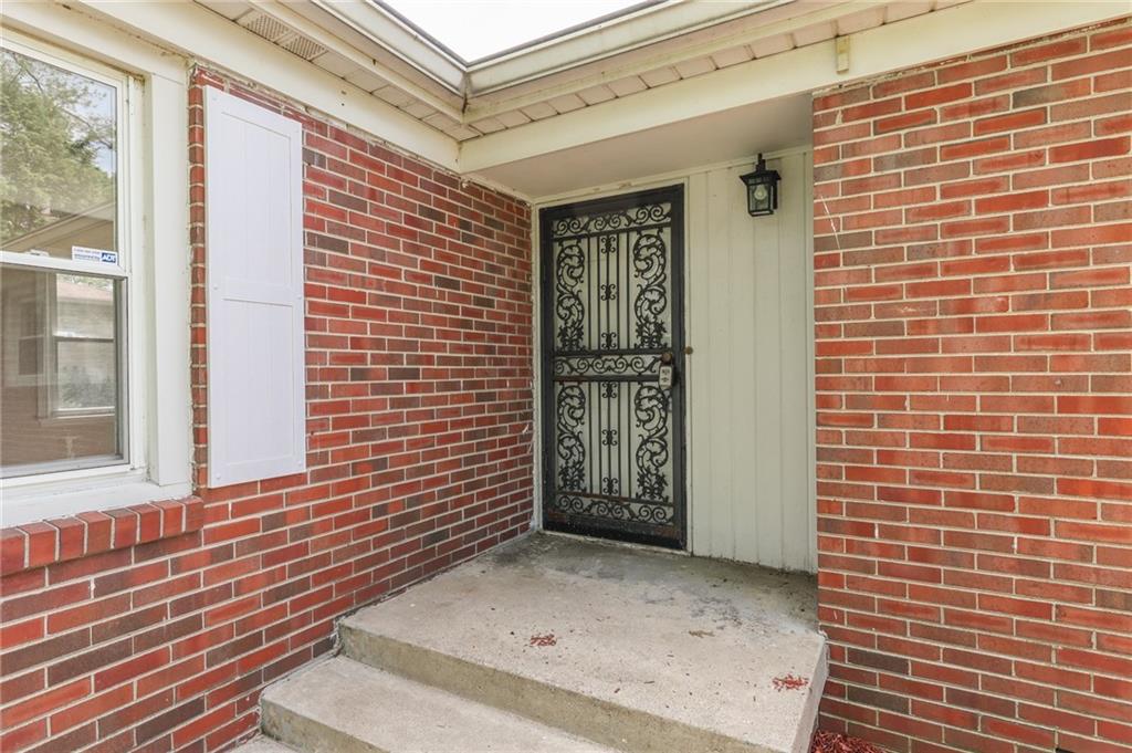 45 West Banta Road Indianapolis, IN 46217 - Photo 5 of 39 Gallery Image 5