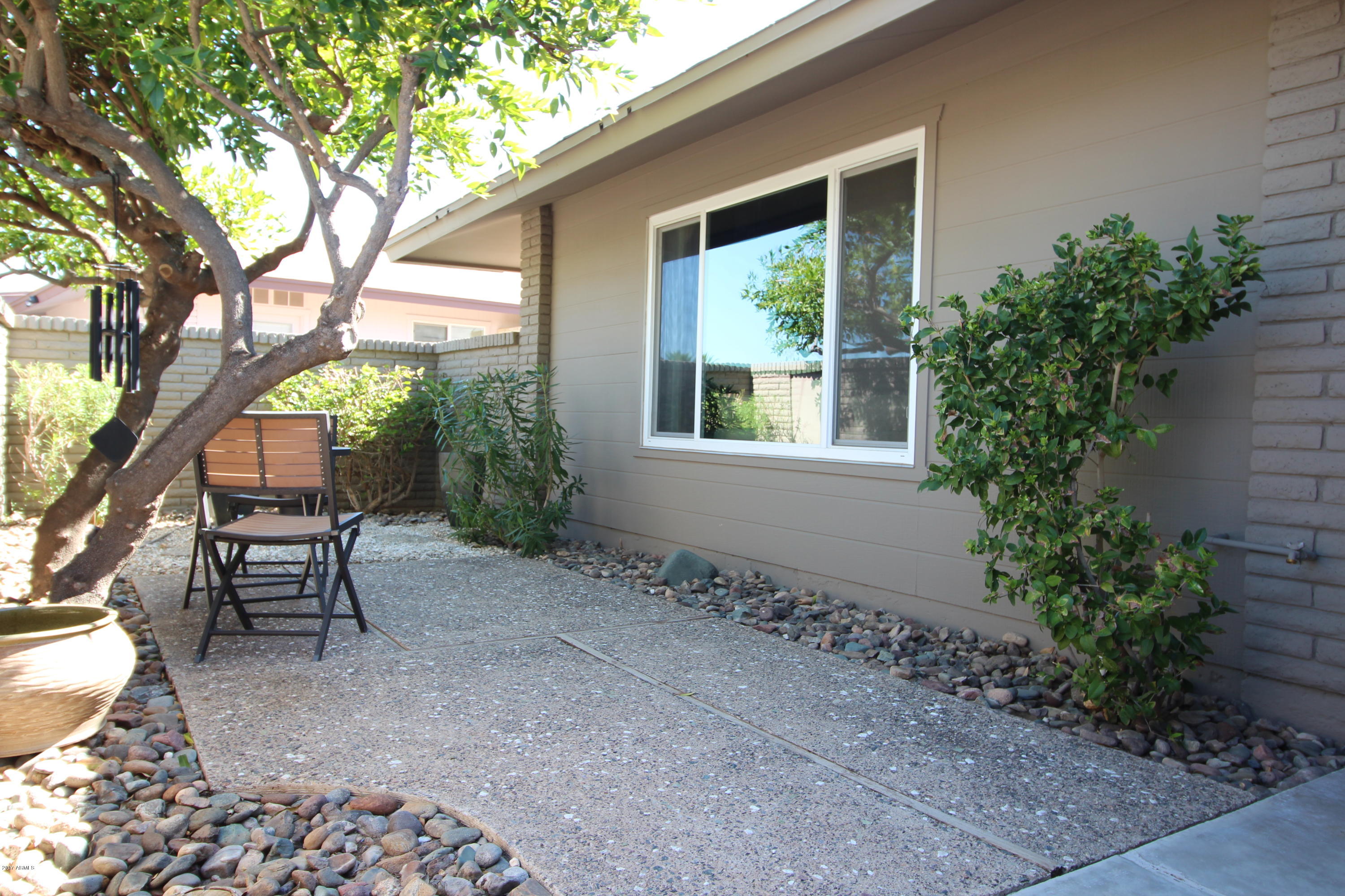 15219 North Ridgeview Road Sun City, AZ 85351 - Photo 2 of 24 Front Patio