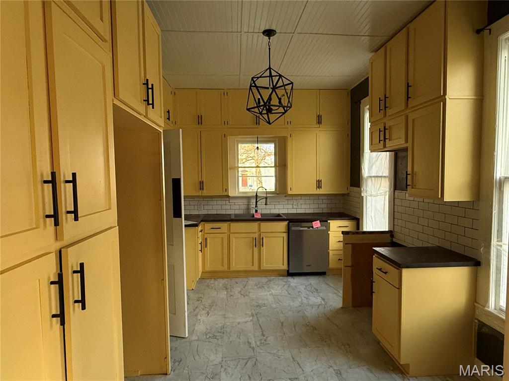 321 Taylor Street Lebanon, MO 65536 - Photo 7 of 15