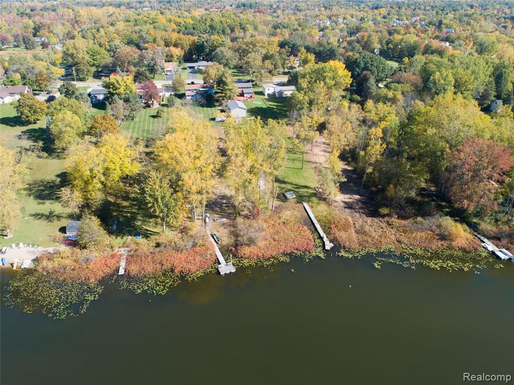 2013 North Long Lake Road Fenton, MI 48430 - Photo 4 of 25