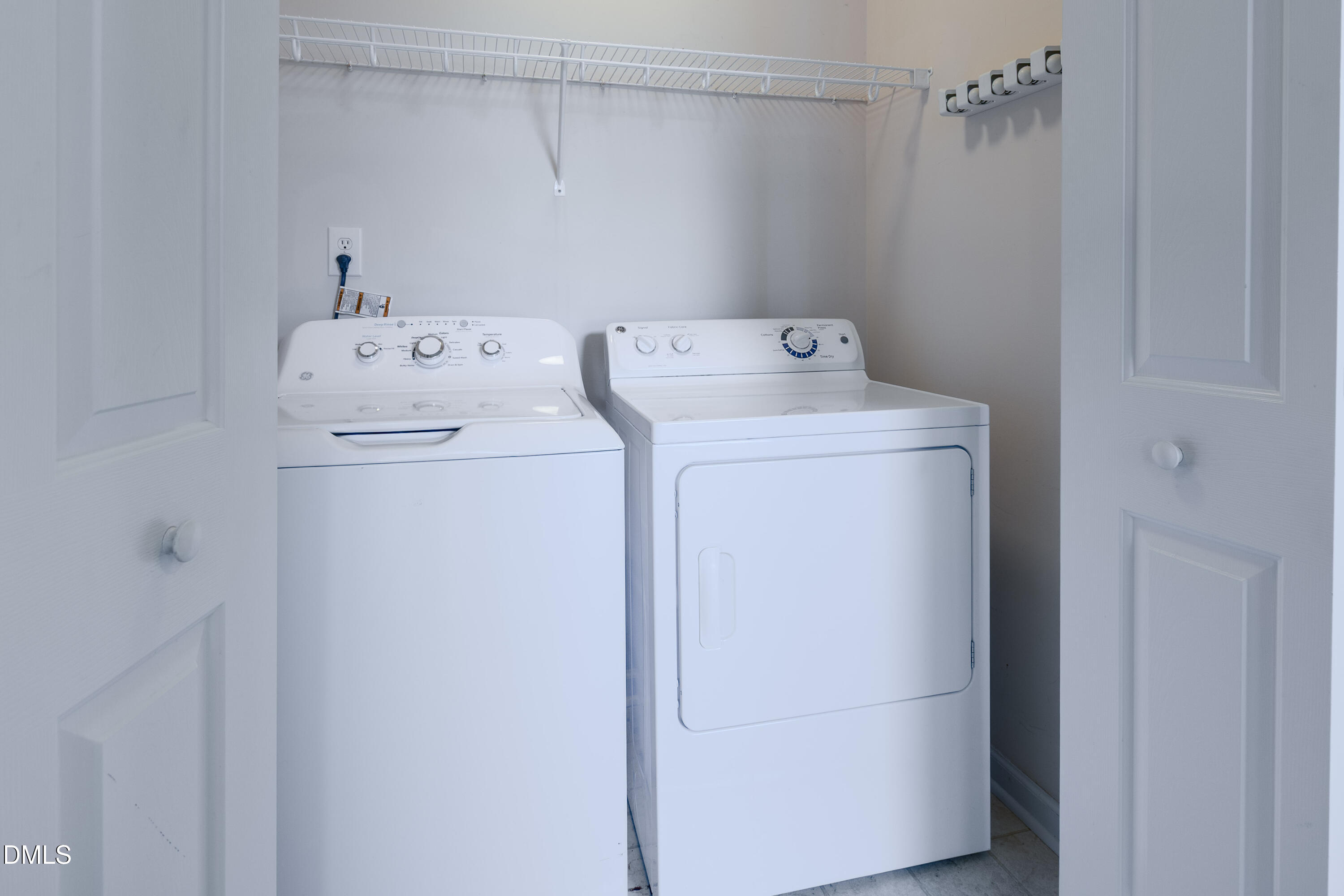 120 Line Drive Raleigh, NC 27603 - Photo 27 of 36 a utility room with dryer and washer