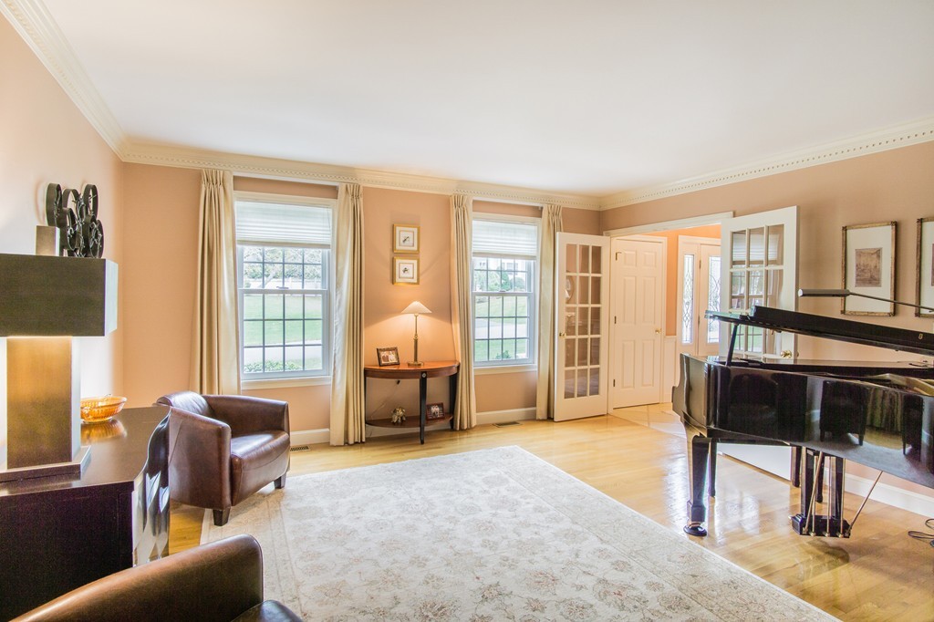 115 Lancaster Road North Andover, MA 01845 - Photo 4 of 30 Gallery Image 4