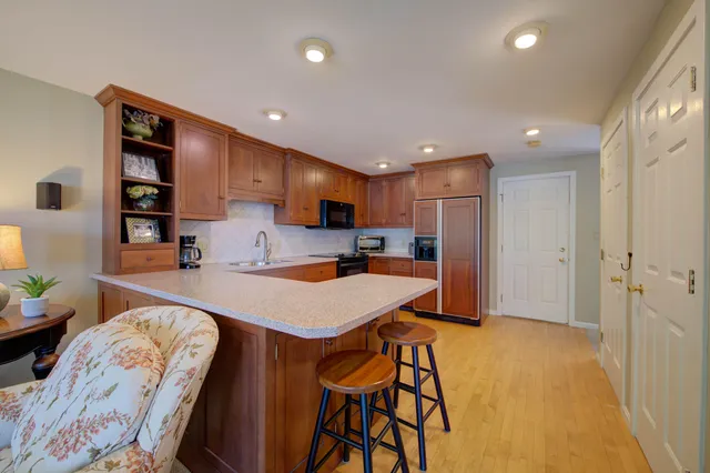 $749,900 | 26 East Beach Road, Unit 26, Casco, ME 04015