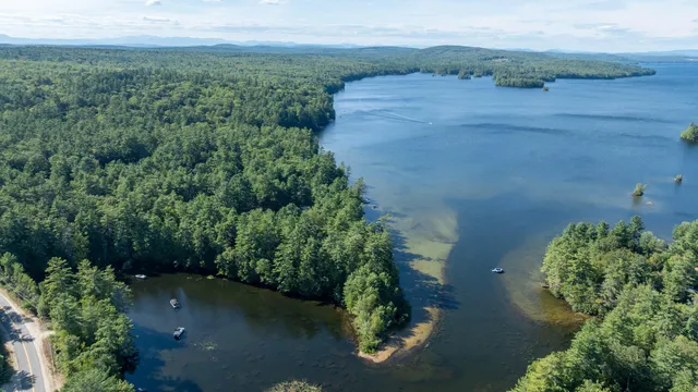 $749,900 | 26 East Beach Road, Unit 26, Casco, ME 04015