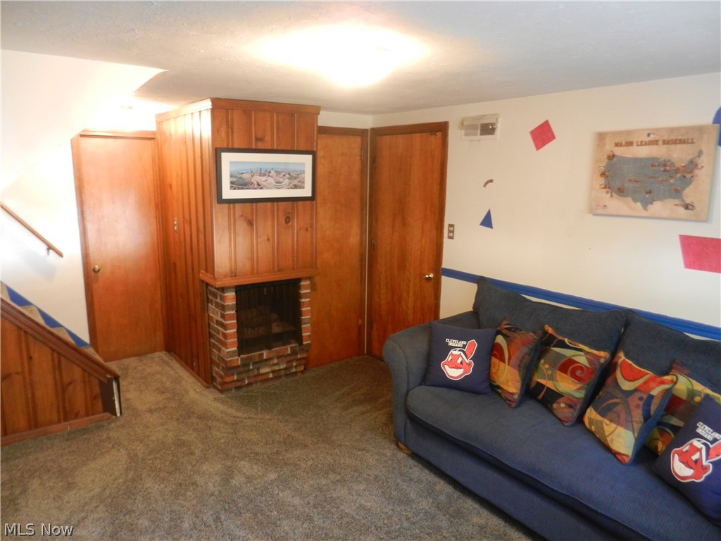 11191 Stoneham Road Cleveland, OH 44130 - Photo 10 of 15