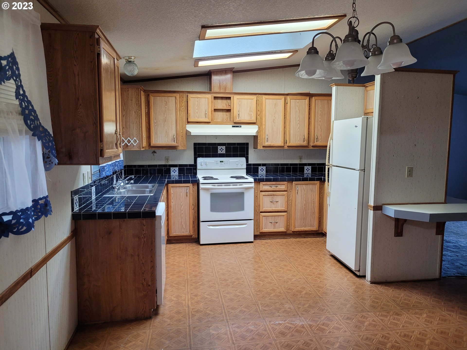 91919 George Hill Road Astoria, OR 97103 - Photo 12 of 21 Kitchen/Dining Room