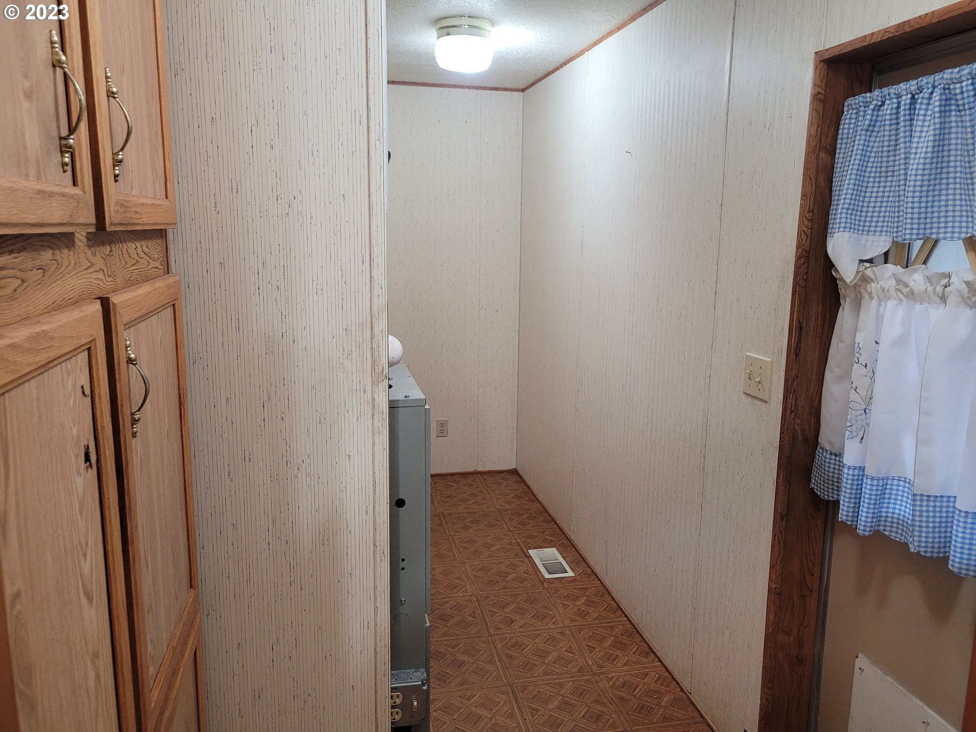 91919 George Hill Road Astoria, OR 97103 - Photo 15 of 21 Laundry
