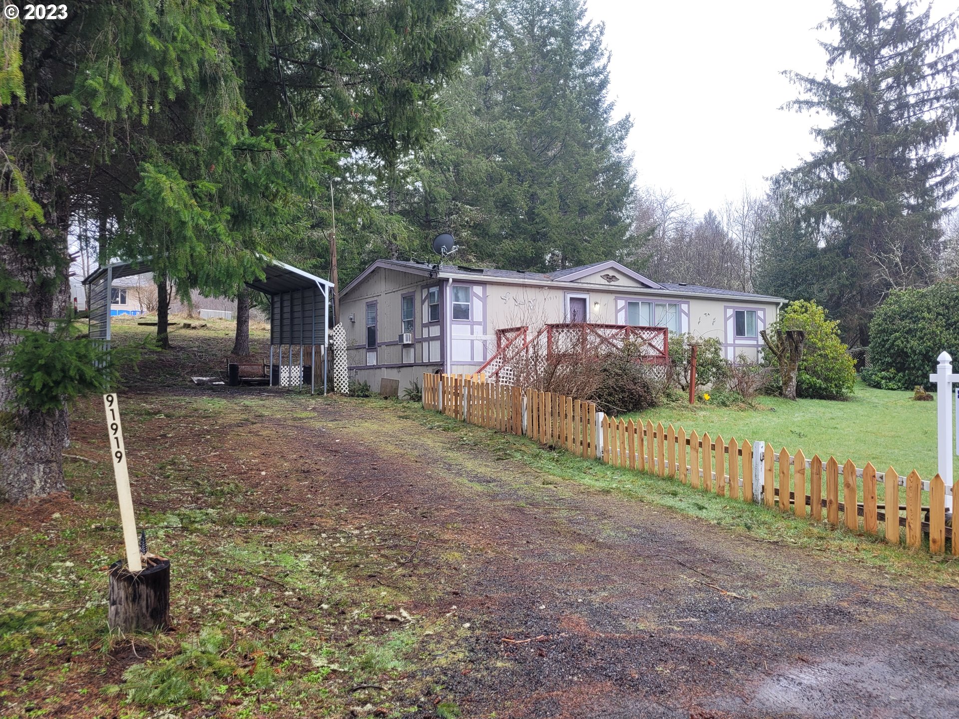91919 George Hill Road Astoria, OR 97103 - Photo 2 of 21 Driveway