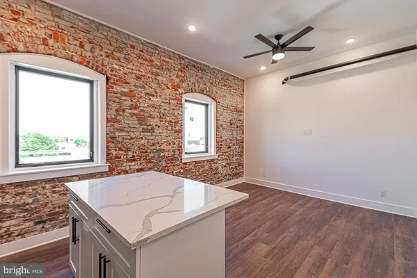 $1,912 | 1211 Bainbridge Street, Unit 3D, Philadelphia, PA 19147