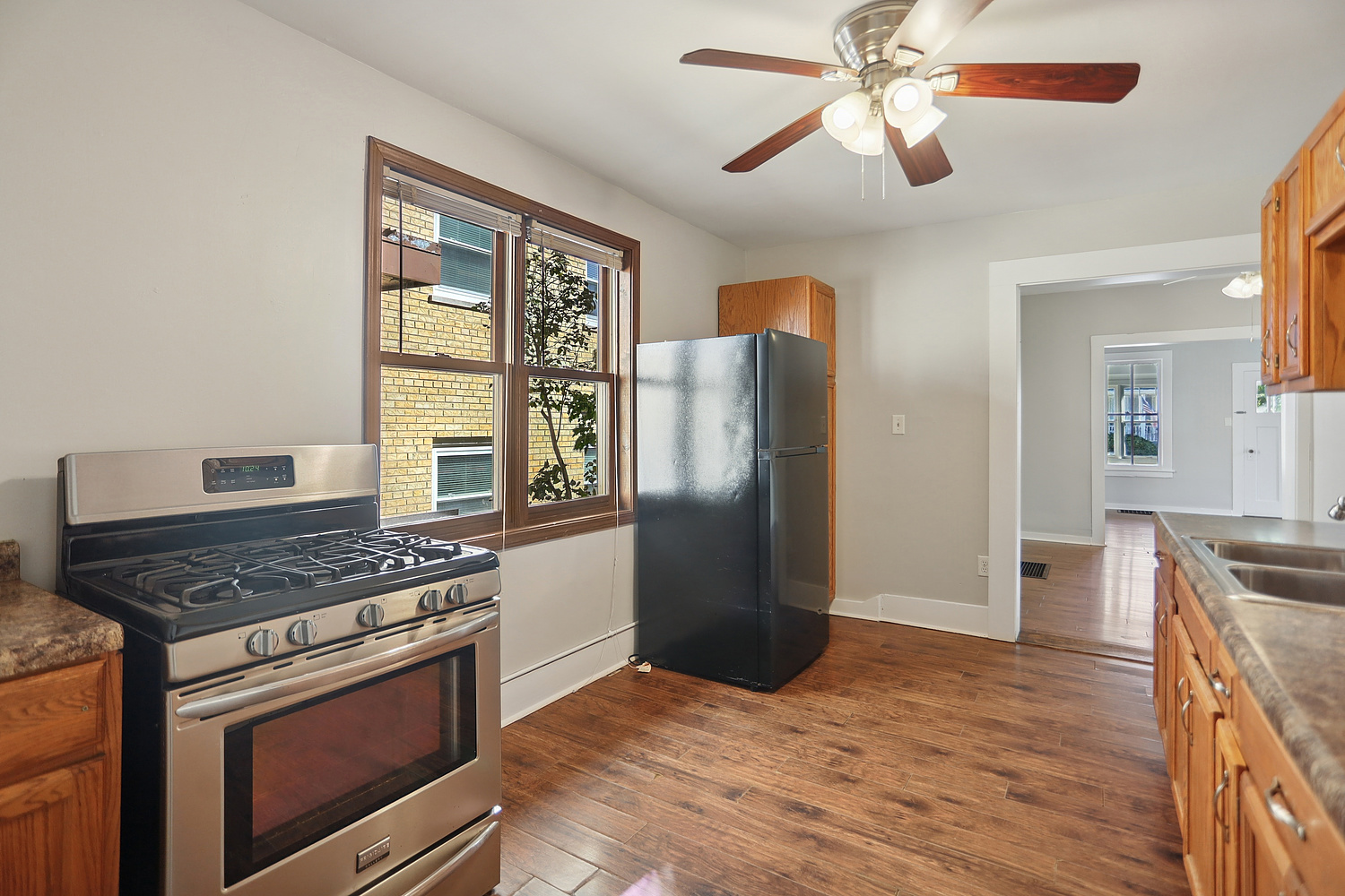 906 State Street Lemont, IL 60439 - Photo 11 of 20