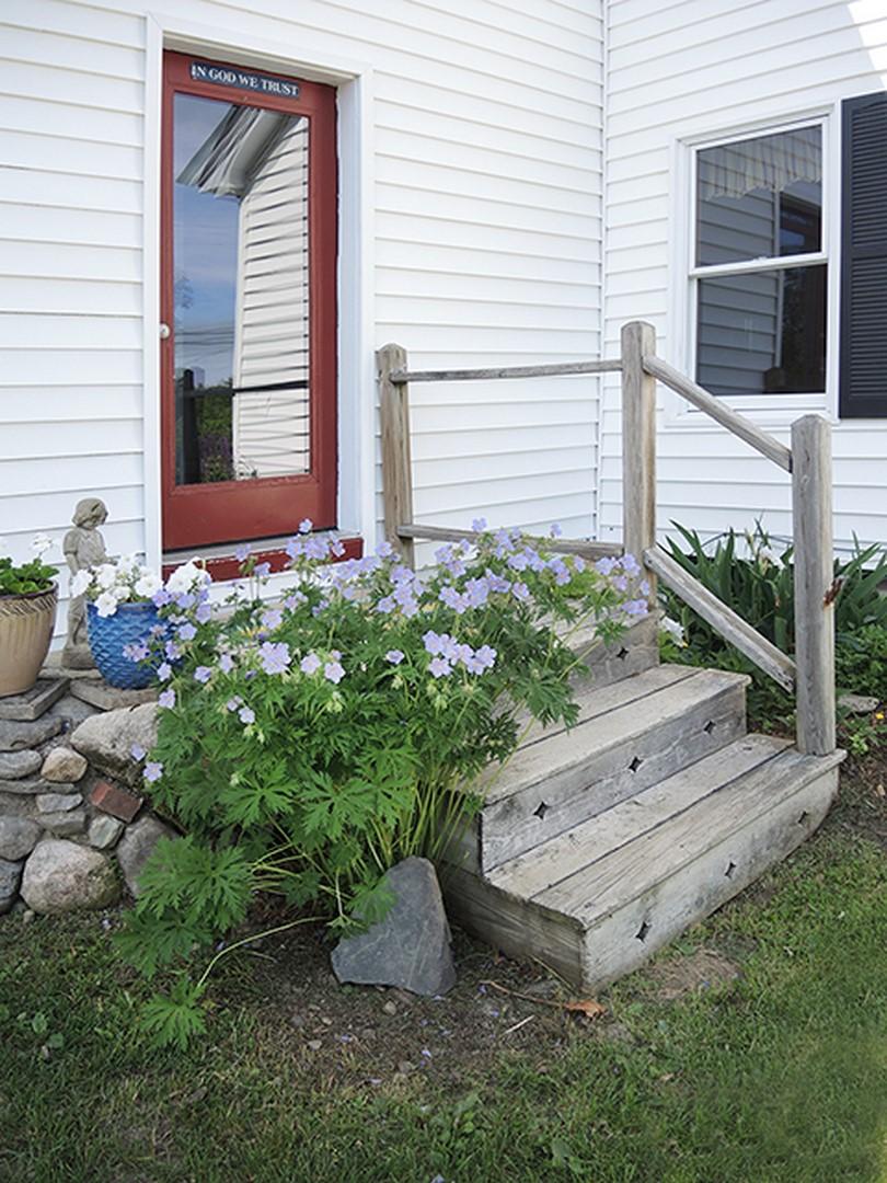 593 Bremen Road Waldoboro, ME 04572 - Photo 3 of 31 ENTRANCE