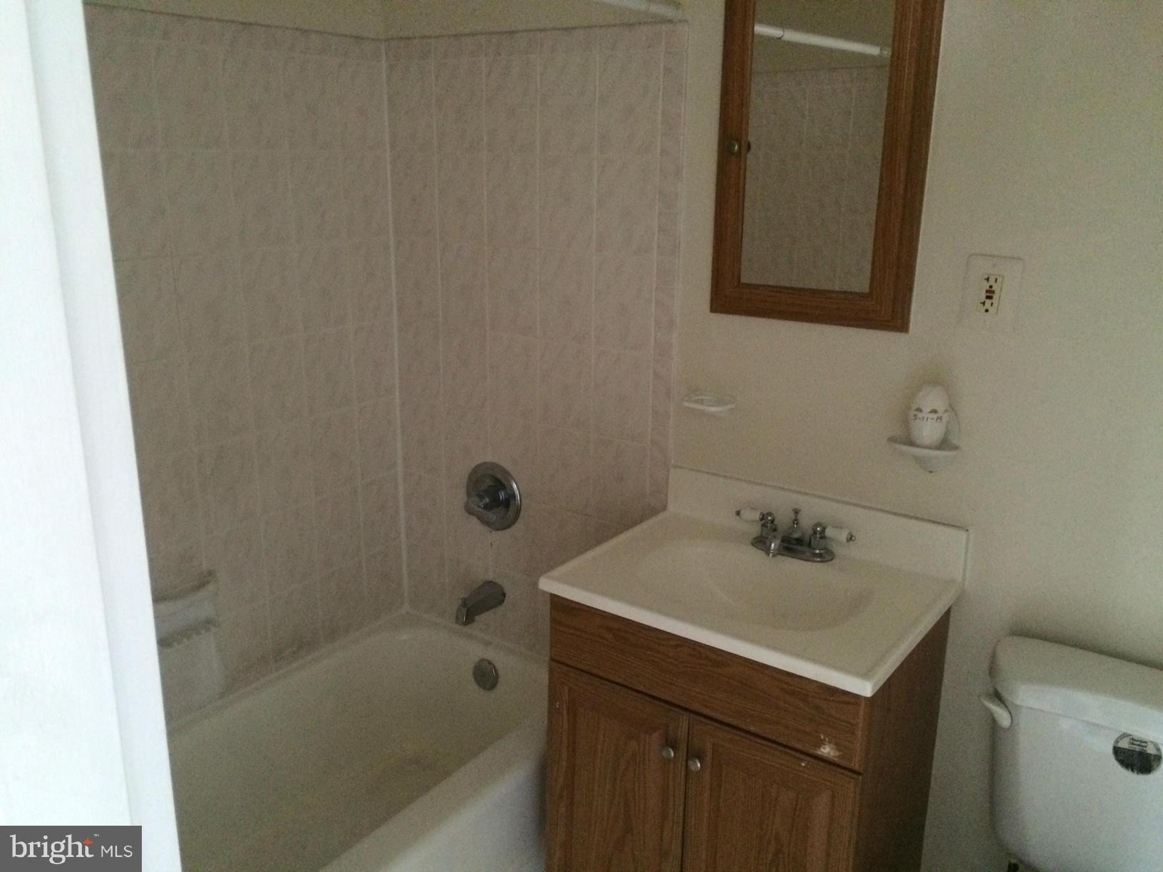 200 43rd Road Northeast, Unit 103 Washington, DC 20019 - Photo 7 of 7 Bath