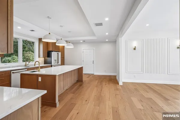 $1,550,000 | 229 Sutton Place, New Milford, NJ 07646