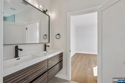 $1,550,000 | 229 Sutton Place, New Milford, NJ 07646