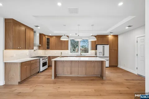 $1,550,000 | 229 Sutton Place, New Milford, NJ 07646