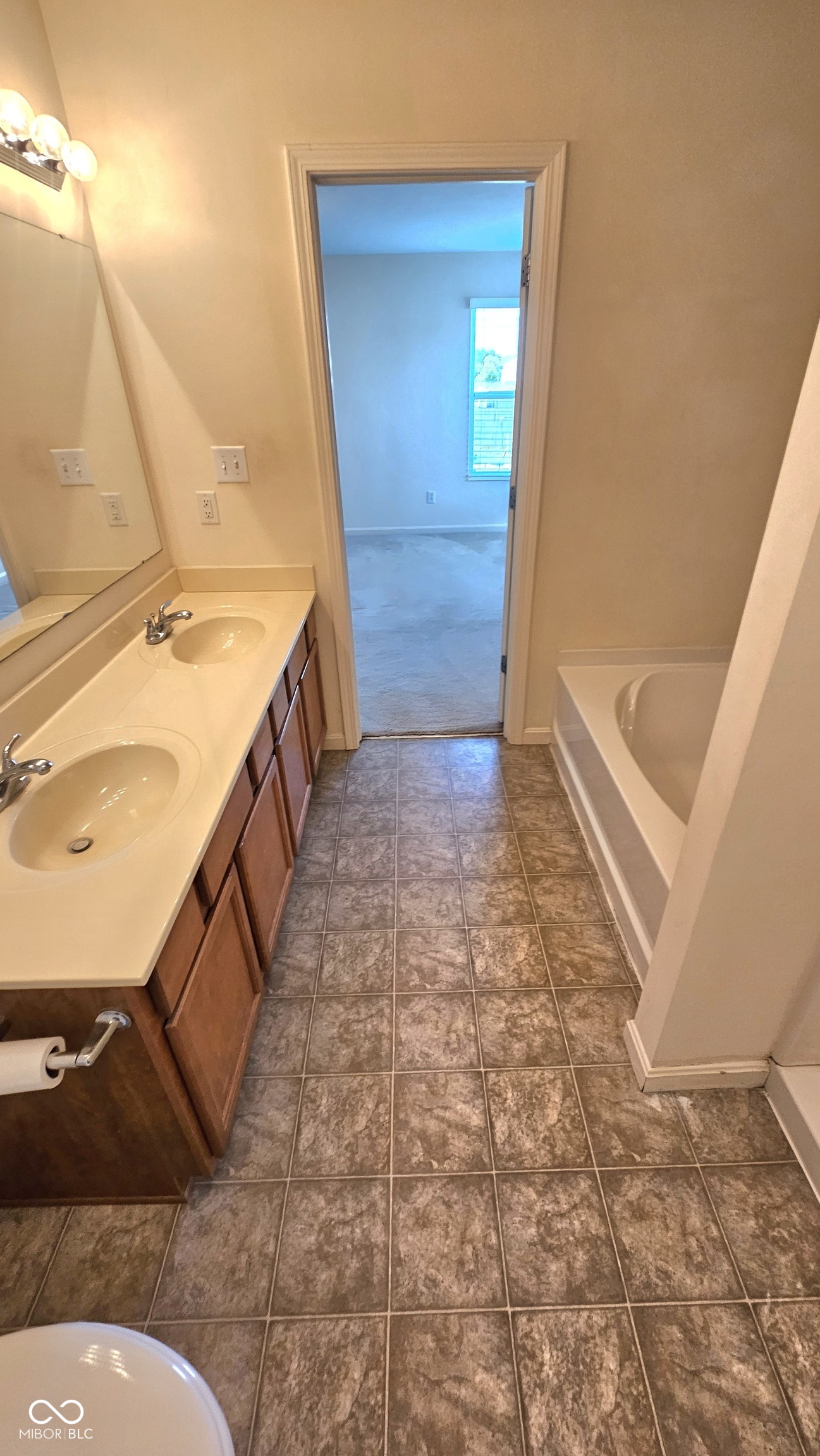 2415 Cabin Hill Road Indianapolis, IN 46229 - Photo 24 of 27