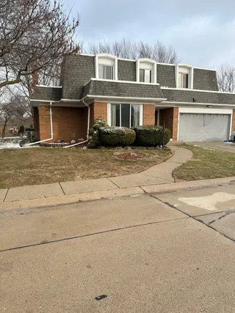 $225,000 | 32602 Barclay Square, Warren, MI 48093