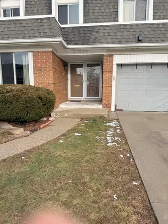 $225,000 | 32602 Barclay Square, Warren, MI 48093
