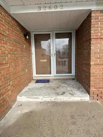 $225,000 | 32602 Barclay Square, Warren, MI 48093